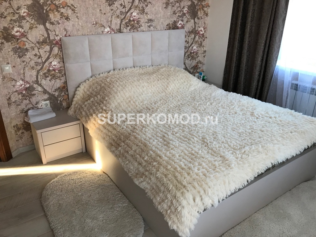 Двуспальная кровать с ребристым бортом под заказ