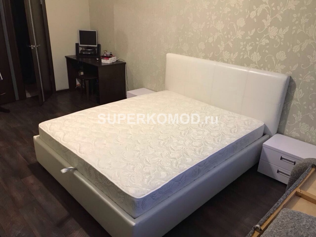 Белая кровать с подъемным механизмом на заказ