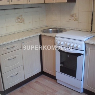 Угловая кухня со встроенной плитой indesit Угловая кухня со встроенной плитой indesit
