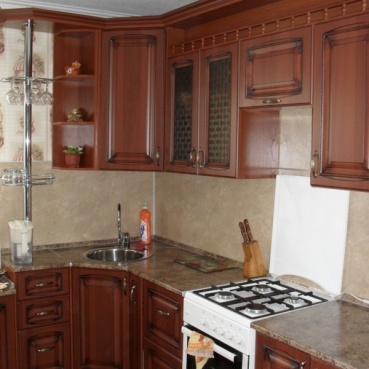 Кухня с подставкой под фужеры Кухня с подставкой под фужеры