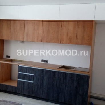 Прямая кухня в современном стиле со встроенной вытяжкой Прямая кухня в современном стиле со встроенной вытяжкой