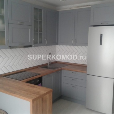 Серая кухня в стиле лофт с барной стойкой Серая кухня в стиле лофт с барной стойкой