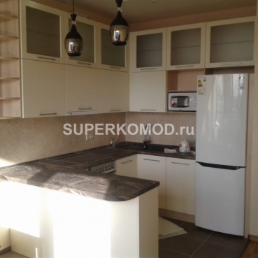 Светлая кухня с мойкой из искусственного камня заказать в Барнауле Светлая кухня с мойкой из искусственного камня заказать в Барнауле