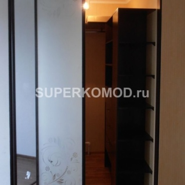 Угловая гардеробная с зеркалом по типу шкаф-купе в барнауле Угловая гардеробная с зеркалом по типу шкаф-купе в барнауле