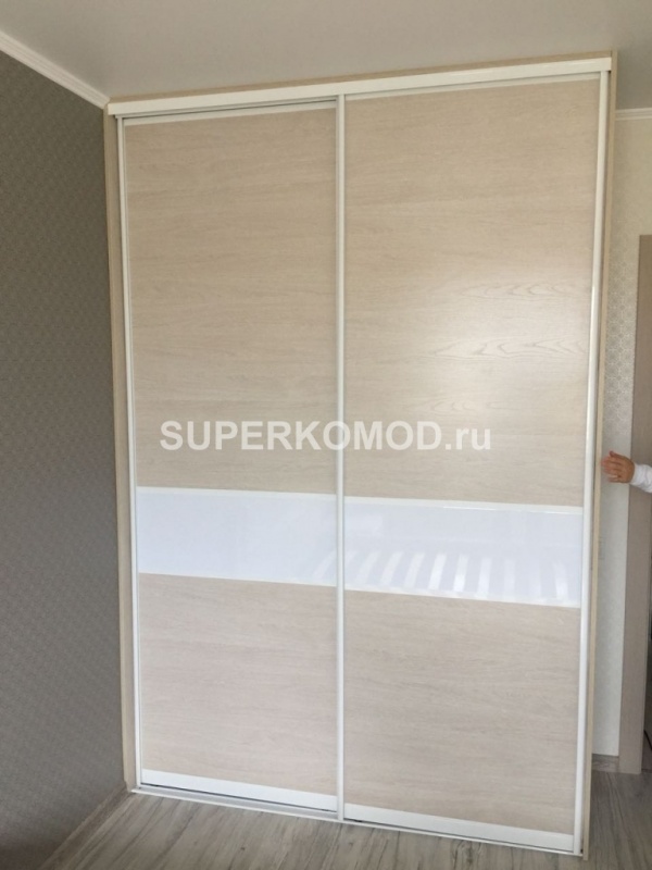 шкаф кремовый с раздвижными дверями
