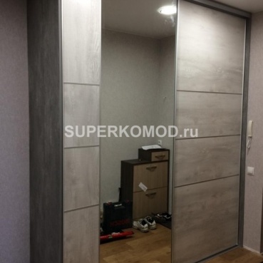 Шкаф-купе в прихожую в сером цвете Шкаф-купе в прихожую в сером цвете