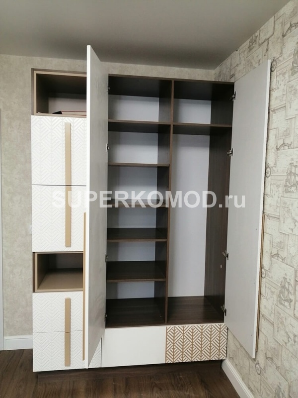Шкаф распашной стандартного размера