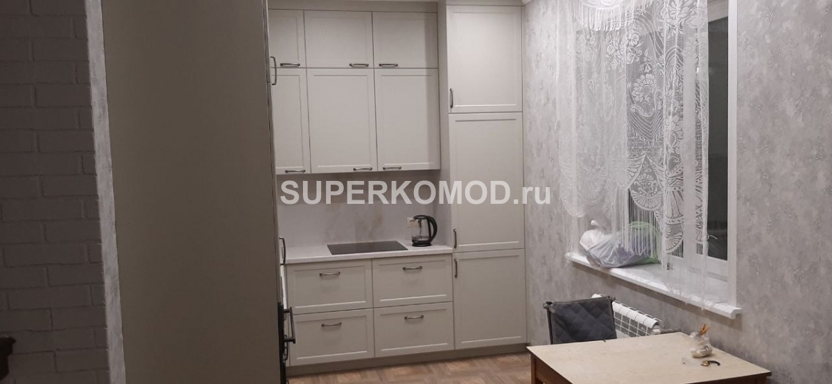 Классическая угловая кухня в белом цвете на заказ