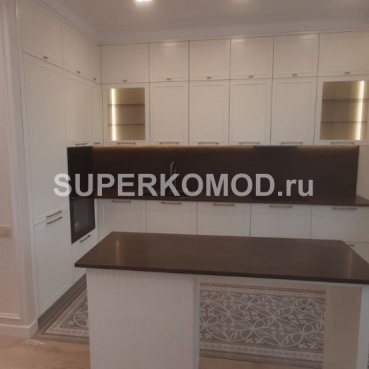 Угловая кухня в белом цвете на заказ Угловая кухня в белом цвете на заказ