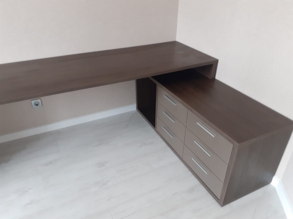 Стол компьютерный с тумбой